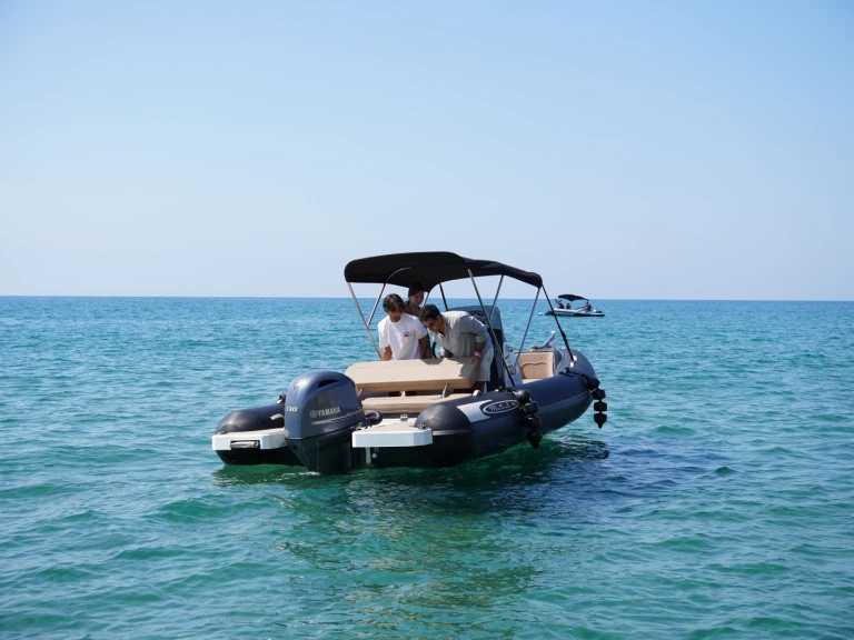 Alquiler Neumática en Port de Sitges Aiguadolç - Maestrale Fun 650