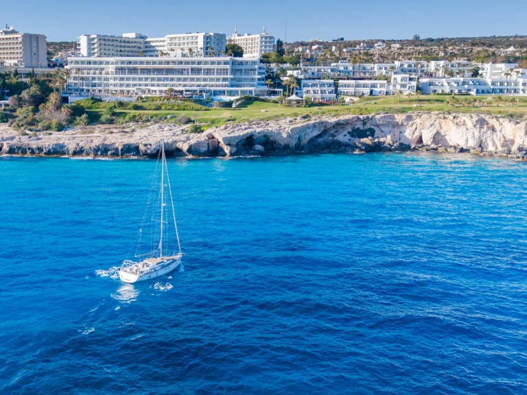 Velero para alquilar Protaras al mejor precio
