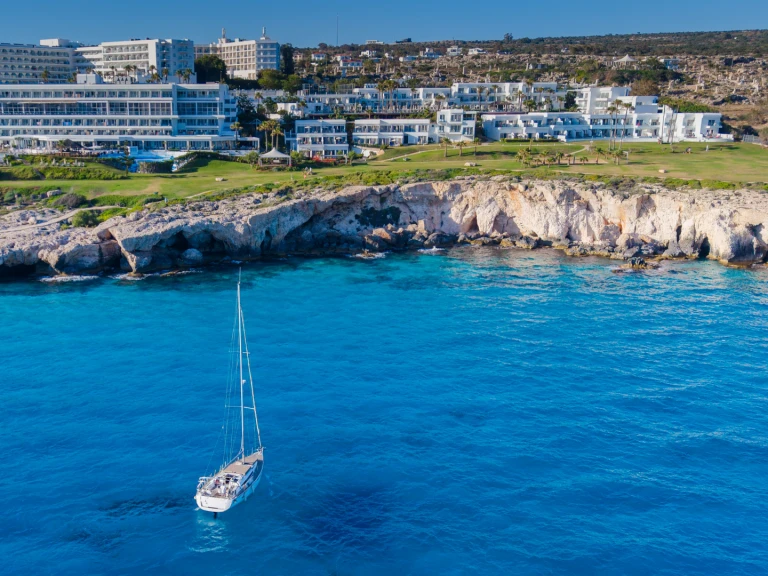 Alquiler de Velero, con o sin patrón Jeanneau Protaras