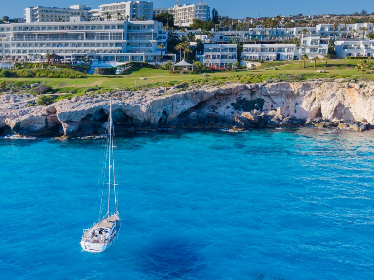 Velero para alquilar Protaras al mejor precio