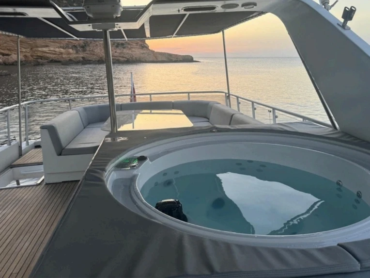 Yate de lujo para alquilar Torrevieja al mejor precio