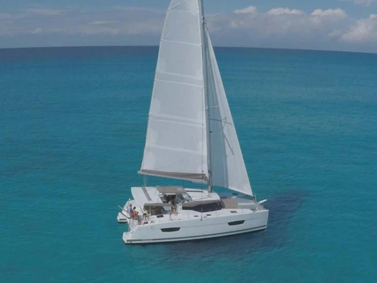 Alquiler de Fountaine Pajot Lucia 40 en Lefkáda