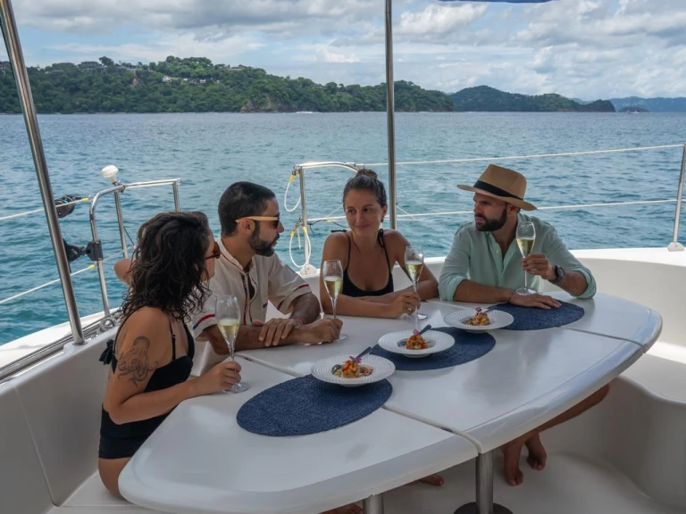 Alquiler de Yate de lujo, con o sin patrón Custom Made Bahía Culebra