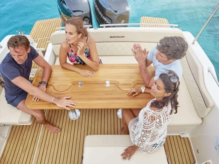 Quicksilver Activ 875 Sundeck de alquiler a Marsella