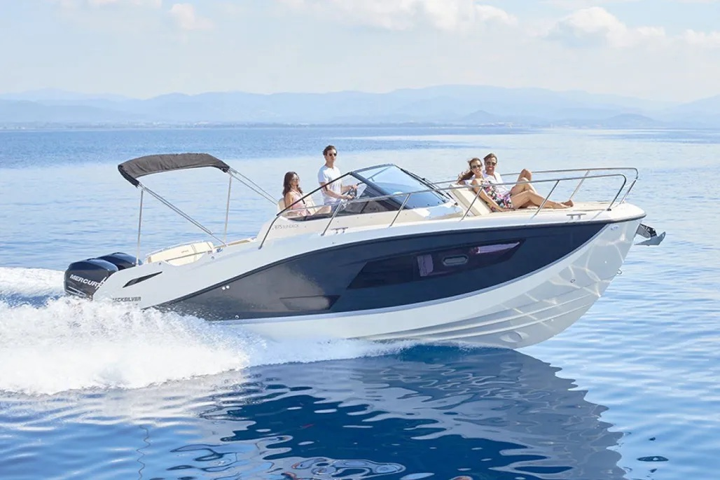 Alquiler de Quicksilver Activ 875 Sundeck en Marsella