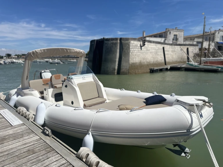 Alquiler de embarcaciones Zodiac Medline 7.5 enLa Flotte en Samboat