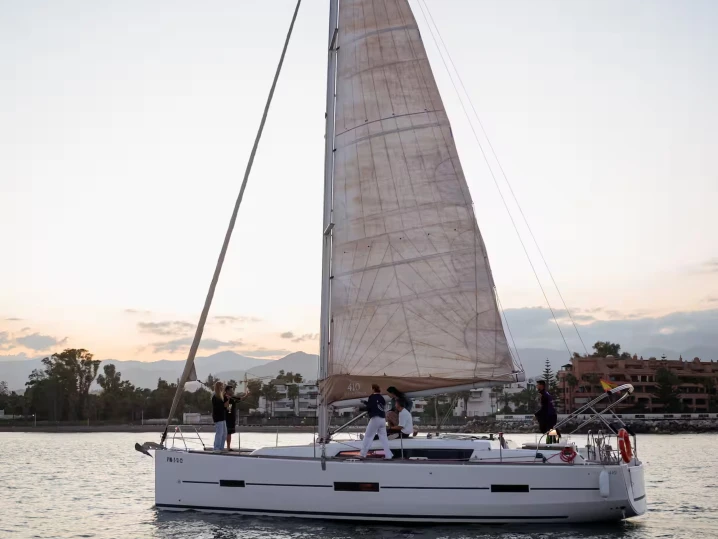 Velero para alquilar Puerto Banús al mejor precio