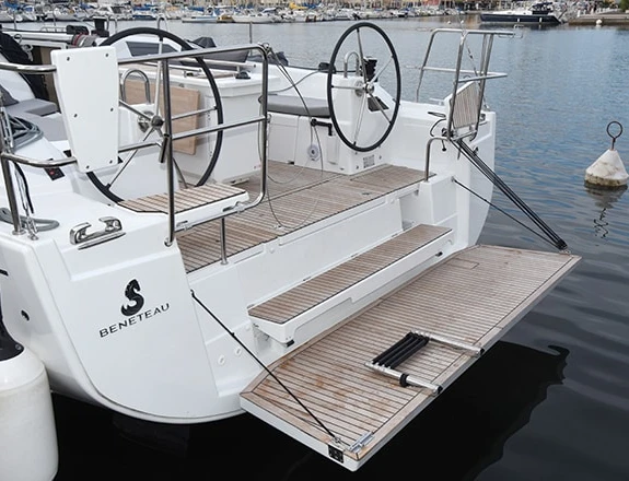 Alquiler de barcos Le Marin barato de Oceanis 40.1