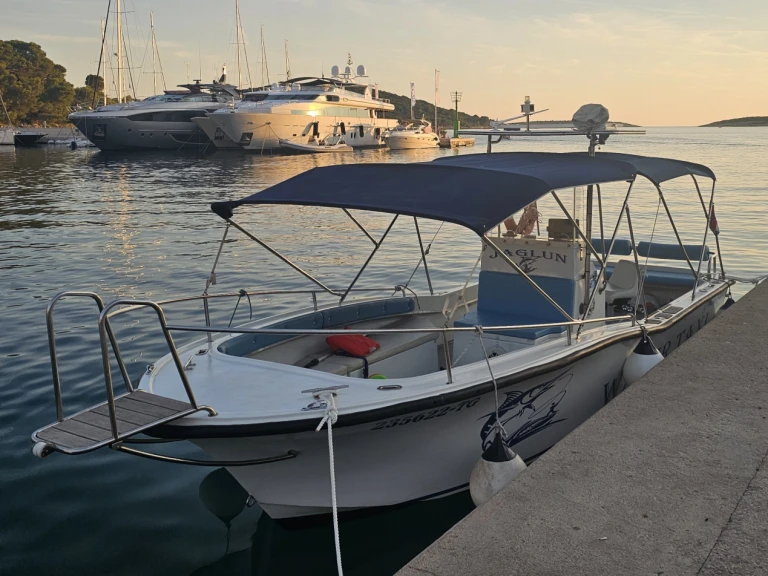Alquiler de Nautique Correct Craft Ski Nautique 196 en Trogir