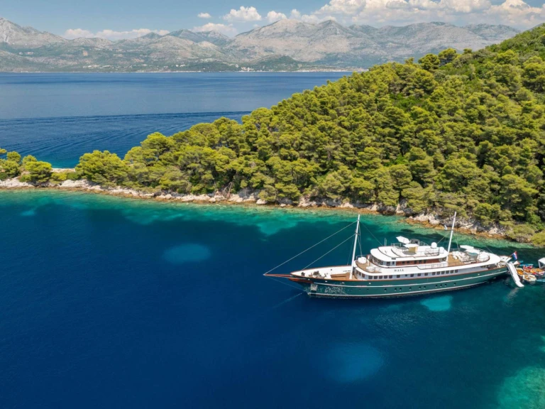 Alquiler de Yate de lujo, con o sin patrón Custom Skradin