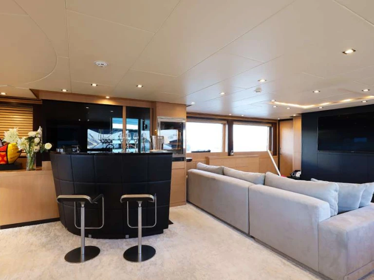 ISA, RODRIGUEZ GROUP ITALY YCM 120 de alquiler a Baleares