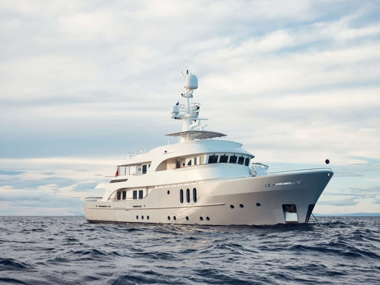 Alquiler de Yate de lujo, con o sin patrón Moonen Cairns