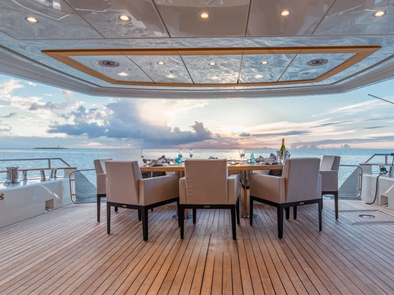 Alquiler de MonteCarloYachts CIELO NERO en Bahamas