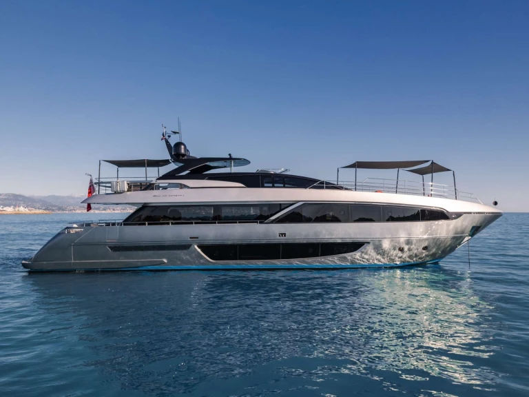 Riva HP6 de alquiler a Antibes
