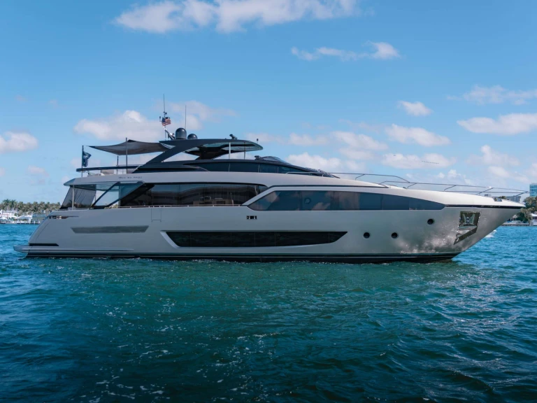 Alquiler de Riva BEYOND BEYOND en Newport