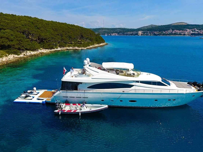Alquiler de Yate de lujo, con o sin patrón Ferretti Trogir