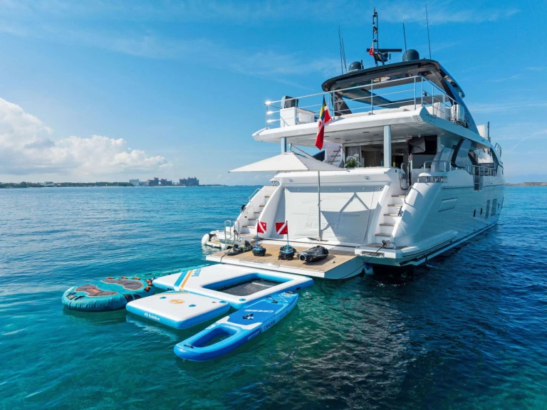 Alquiler de Azimut Compass en Bahamas