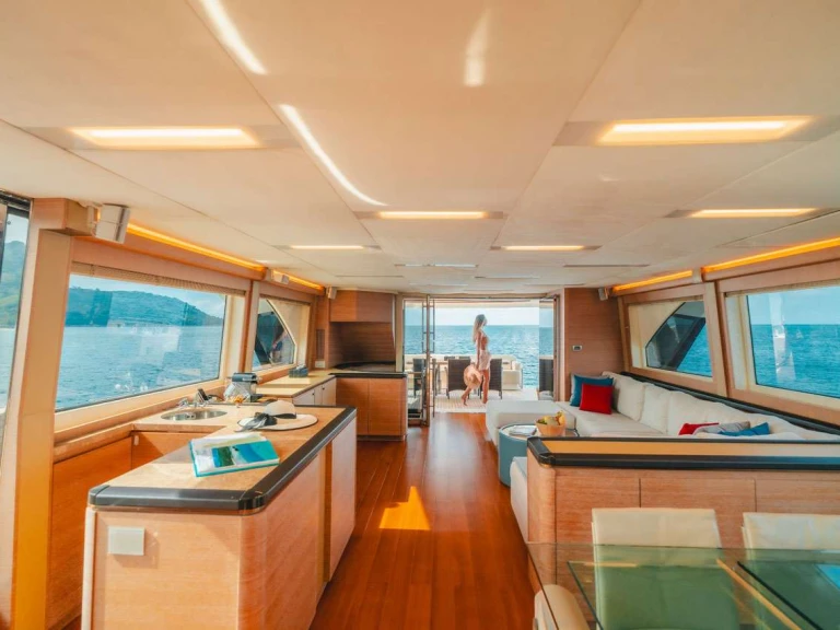 Alquiler Yate de lujo MonteCarloYachts con o sin  título de navegación