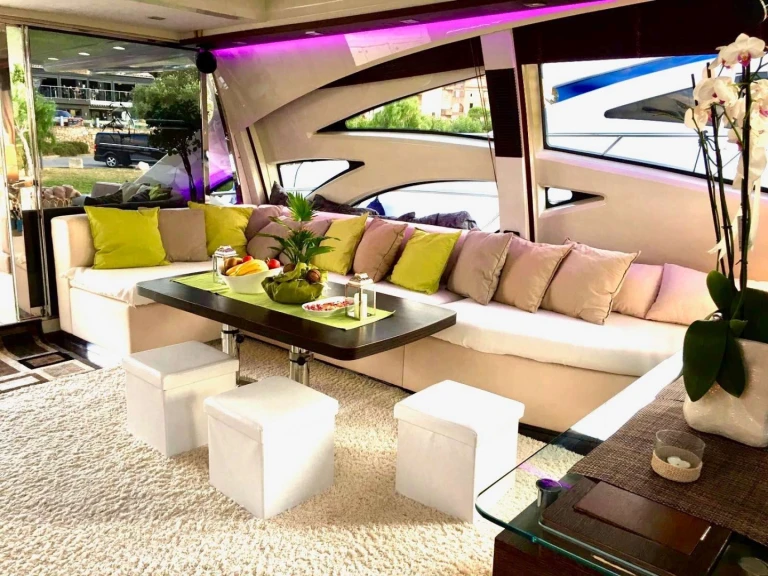 Azimut Panthera de alquiler a Miami Beach