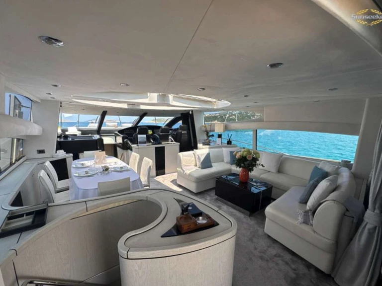 Sunseeker Light Blue de alquiler a Poltu Quatu