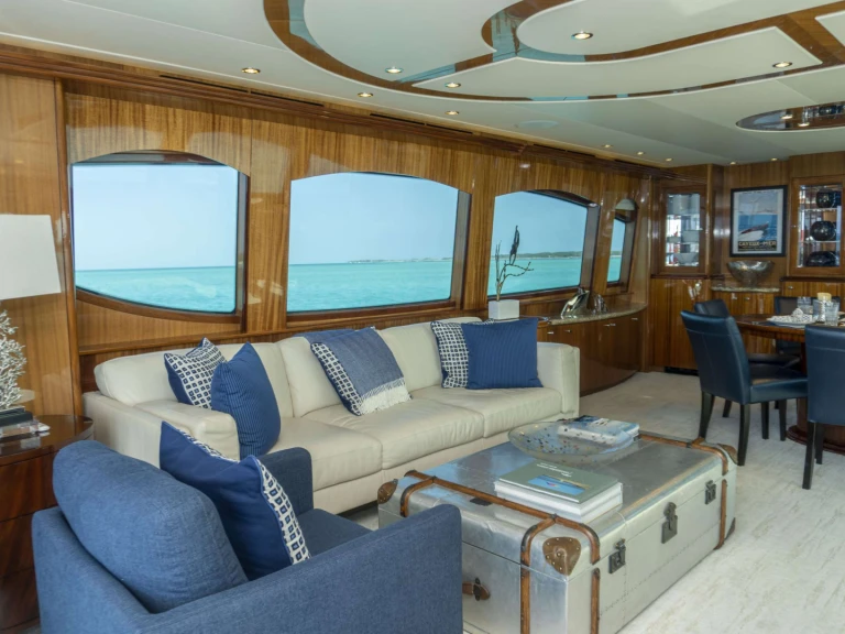 Hatteras Gail Force II de alquiler a Nassau