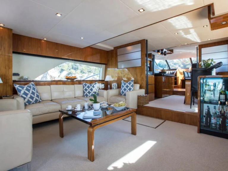 Alquiler de Yate de lujo, con o sin patrón Fairline-Squadron Antibes