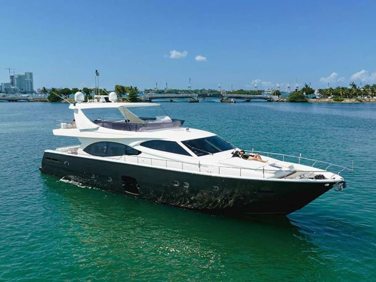 Alquiler de embarcaciones Ferretti Twe11ve enMiami en Samboat