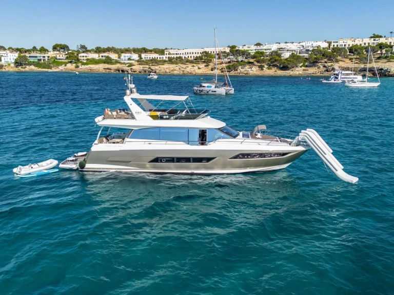 Alquiler Yate de lujo Prestige Yachts con o sin  título de navegación