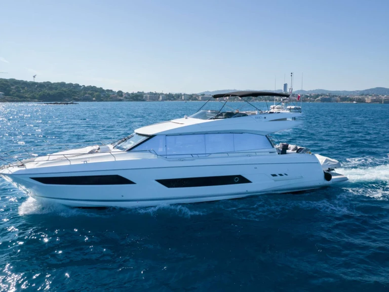 Yate de lujo para alquilar Provenza-Alpes-Costa Azul al mejor precio