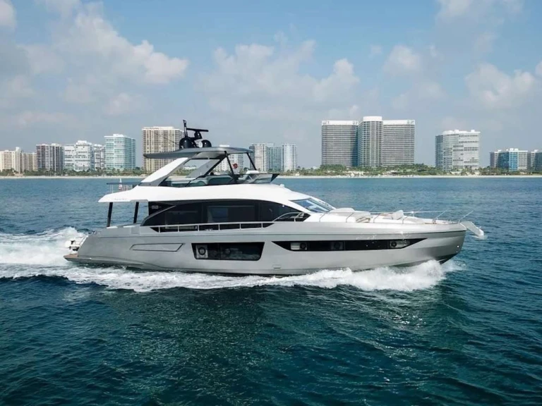 Alquiler de embarcaciones Azimut Spysea enMiami en Samboat