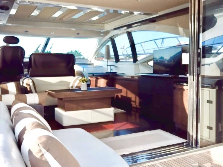 Azimut Warren Kelly de alquiler a Bahamas