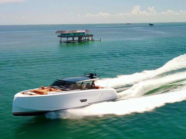 Alquiler de Yate de lujo, con o sin patrón Vanquish Miami