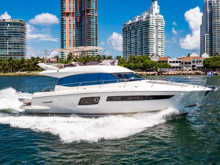 Alquiler de Yate de lujo, con o sin patrón Prestige Yachts Miami
