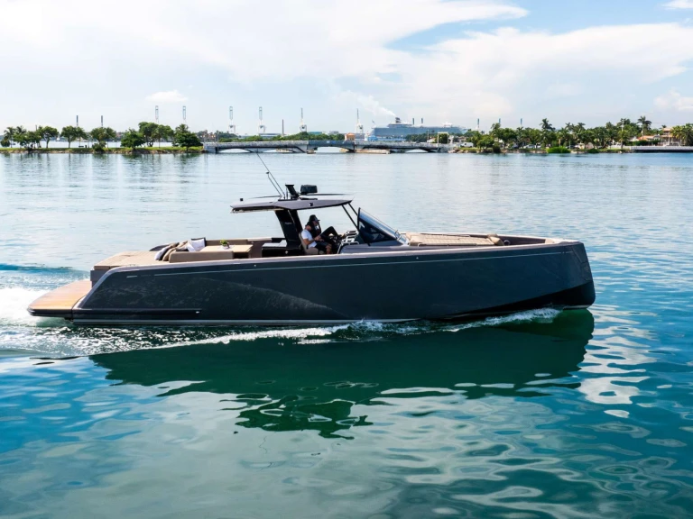 Alquiler Yate de lujo Pardo Yachts con o sin  título de navegación
