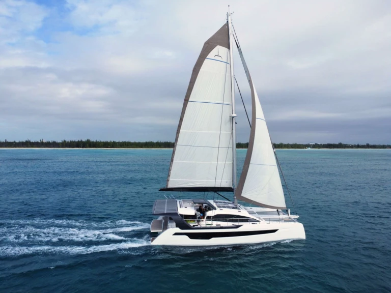 Xquisite Yachts Flying Whale de alquiler a Bahamas