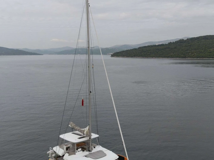 Alquiler de Yate de lujo, con o sin patrón Lagoon Trogir