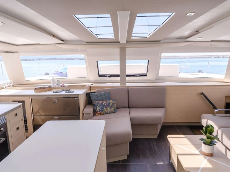 Alquiler de Yate de lujo, con o sin patrón Fountaine Pajot Kalamata