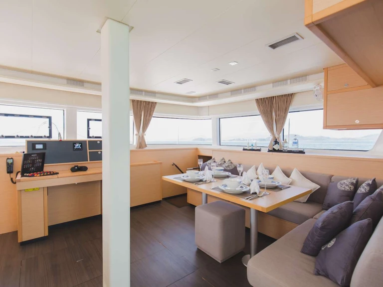 Alquiler de embarcaciones Lagoon Blue Moon enPhuket (City) en Samboat