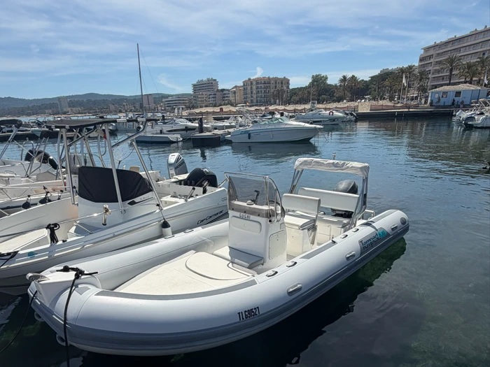 Alquiler de embarcaciones Capelli Tempest 630 enLe Lavandou en Samboat