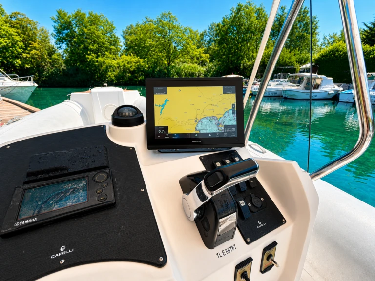 Alquiler de embarcaciones Capelli Tempest 770 enMandelieu-la-Napoule en Samboat