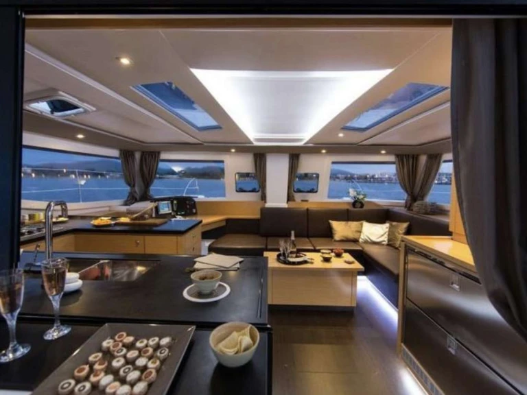 Alquiler Yate de lujo Fountaine Pajot con o sin  título de navegación