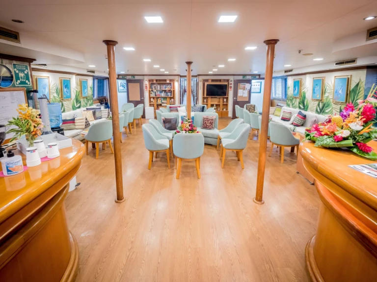 Custom Panorama II de alquiler a Papeete