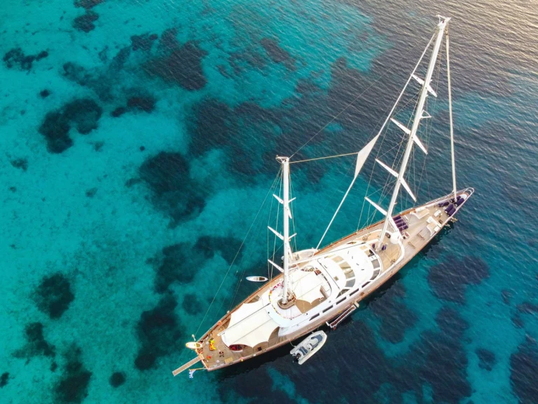 Alquiler de embarcaciones Perini Navi Tamarita enNápoles en Samboat