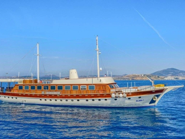 Custom ELARA 1 de alquiler a Grecia