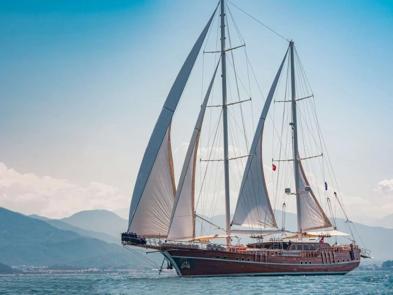 Alquiler Yate de lujo Custom Gulet-Motor Sailor con o sin  título de navegación