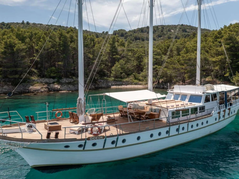 Alquiler de embarcaciones Custom Gideon enSplit en Samboat