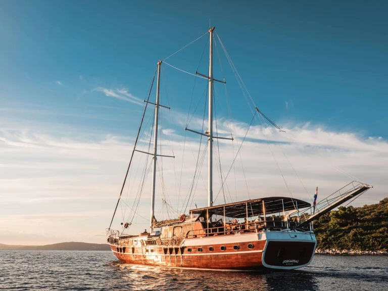 Alquiler de Yate de lujo, con o sin patrón Custom Croacia