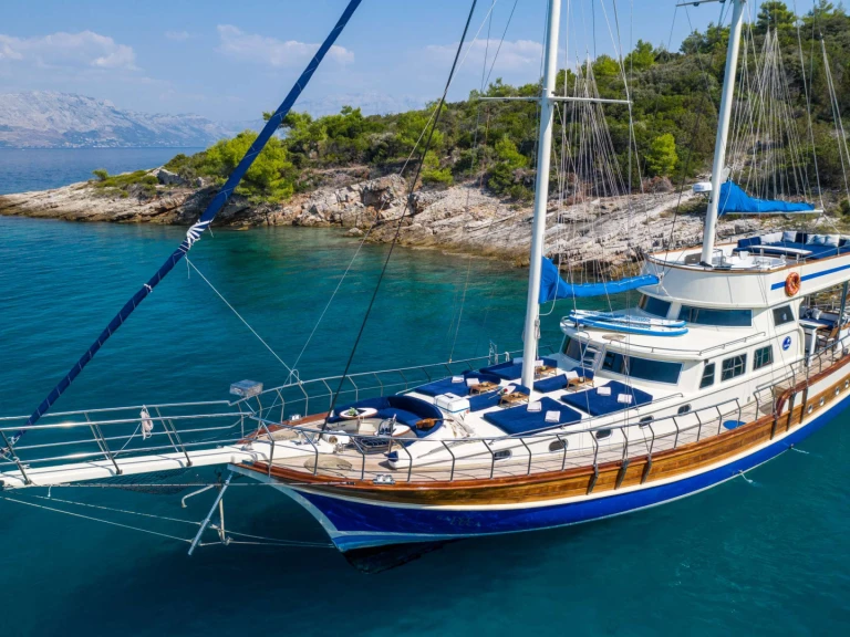 Yate de lujo para alquilar Split al mejor precio