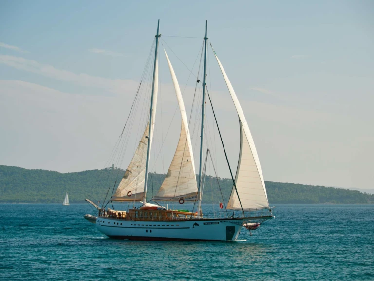 Alquiler de Yate de lujo, con o sin patrón Custom Kaštel Gomilica