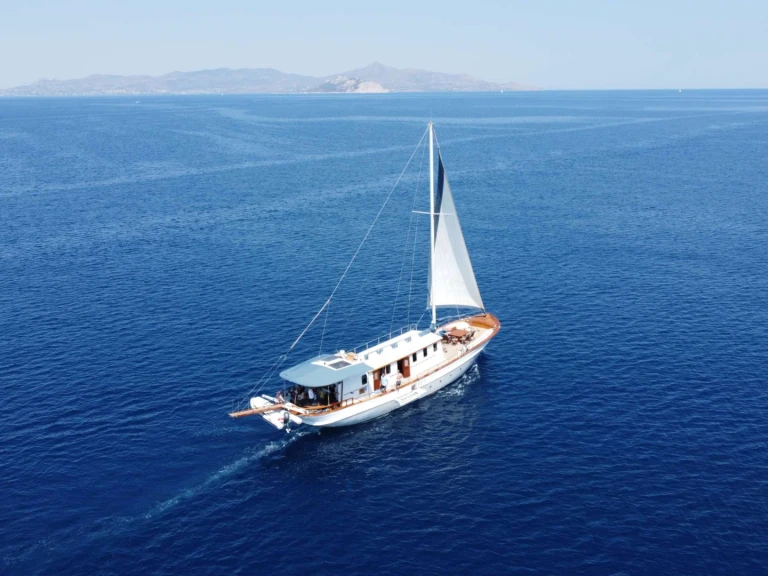 Alquiler Yate de lujo en Álimos - Custom COSMOS